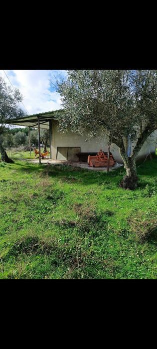 Vende-se terreno rústico