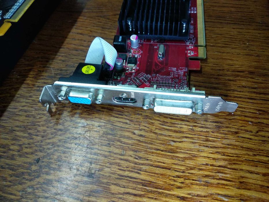 рабочая  видеокарта на 2 гб  HD 8450 2ГБ DDR3 DVI,  HDMI,  VGA, PCI-E.