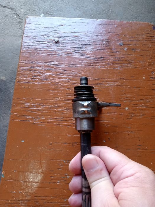 Вал переключения передач двигателя V 501 и V501M.