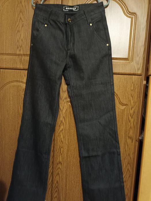 Джинсы  тёплые,комфортные, на флисе, посадка высокая новые