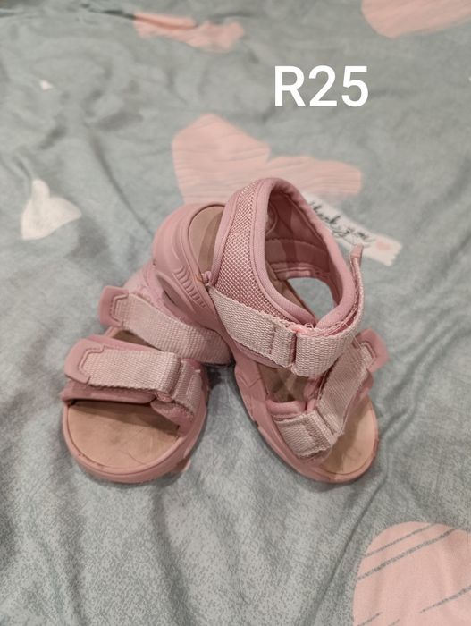 Sandały dziewczęce rozmiar 25