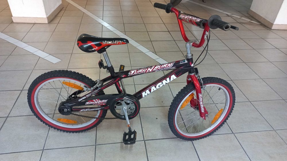 Bicicleta de criança roda 20" quase nova