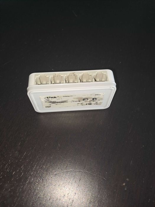 5-Port 10/100Mbps Ethernet Switch Hub – Like New in Box64738279004163124