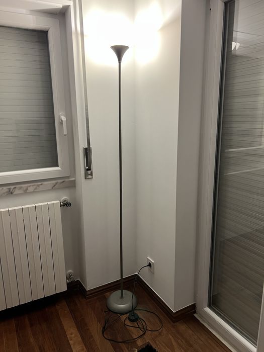 Candeeiro de pé alto