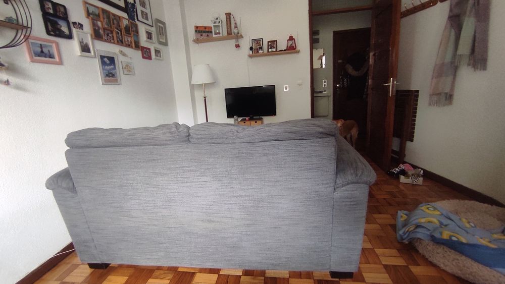 Sofá cinzento de 2 lugares