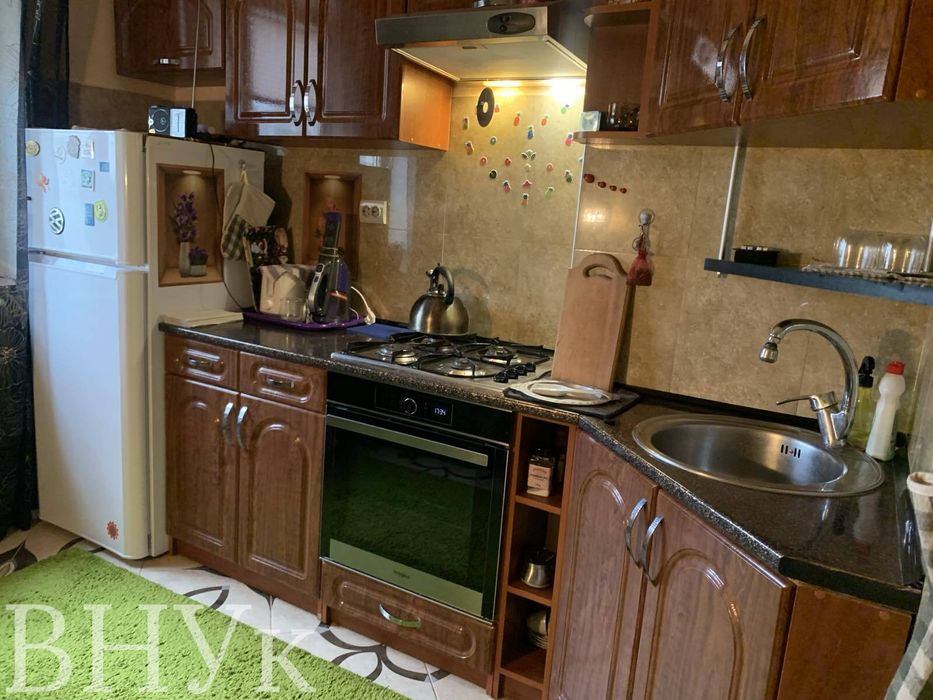 Продам 2-кімнатну квартиру з ремонтом та меблями