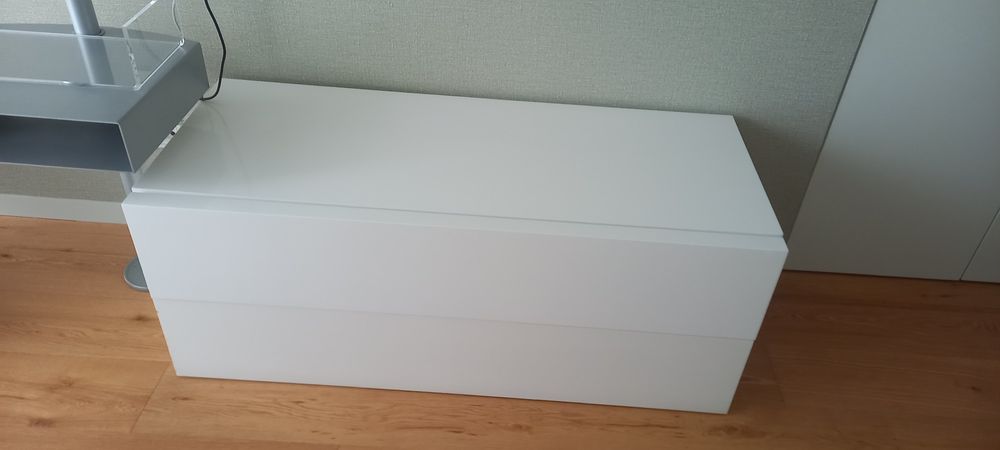 Cómoda com 2 gavetas