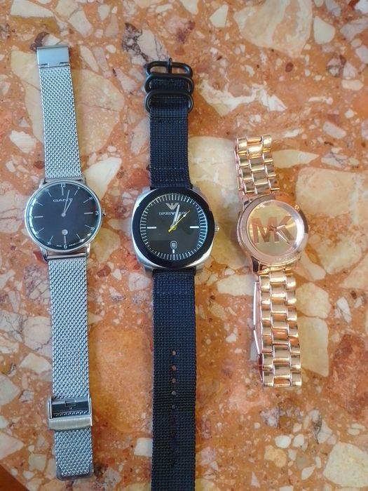 часы наручные кварцевые