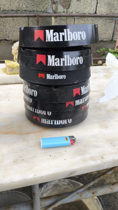 Cinzeiro Marlboro plástico