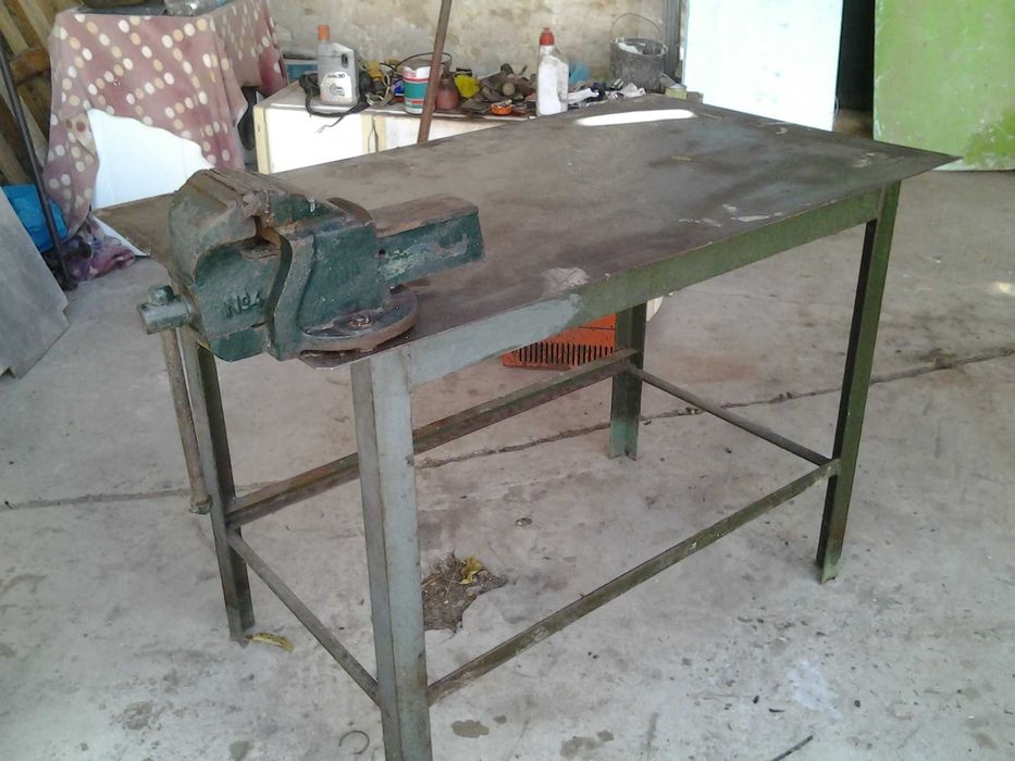 bancada em ferro com torno vendo