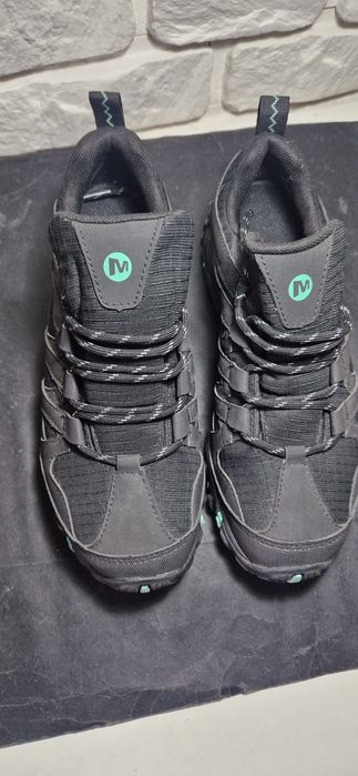 Merrell  40.           .