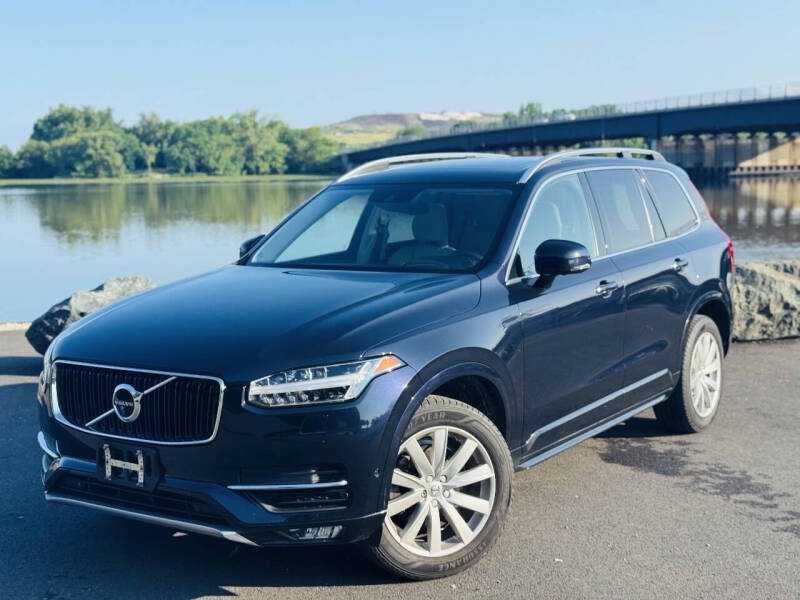 2016 Volvo XC90 T6 Momentum