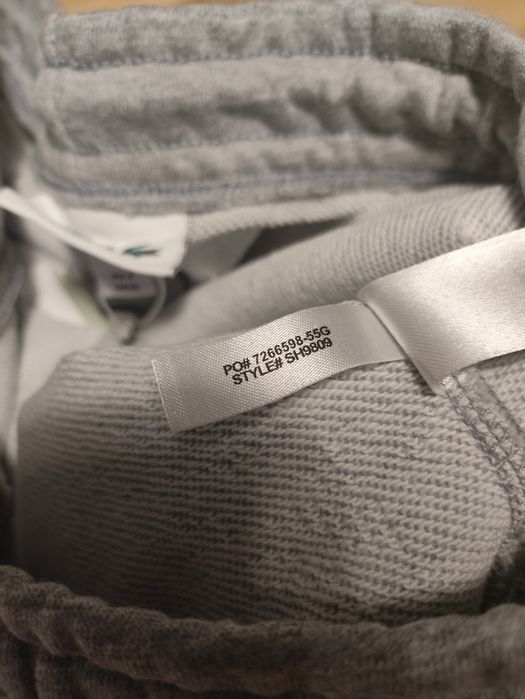 Szare spodnie dresowe lacoste