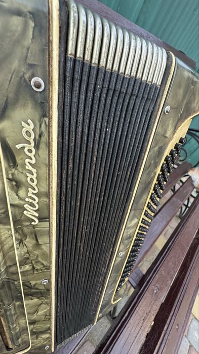 Баян акардіон гармонь