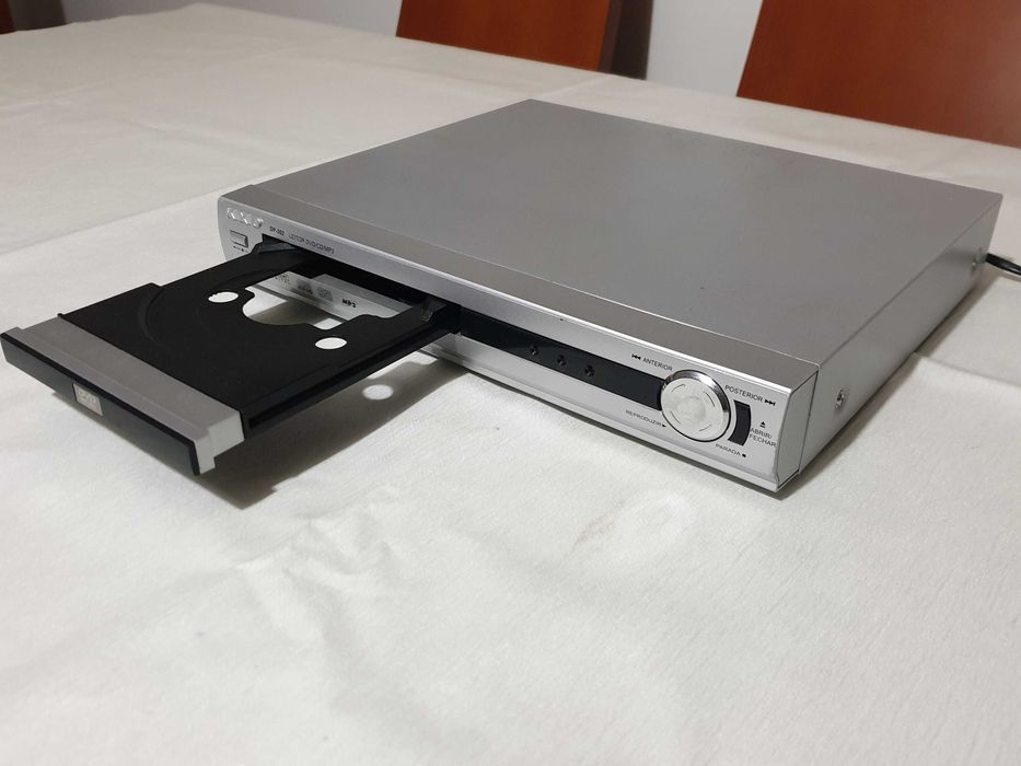 Leitor de DVD - KXD Modelo DP-302 - A funcionar