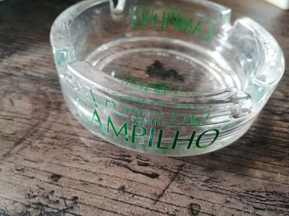 Cinzeiros de vidro - bom estado