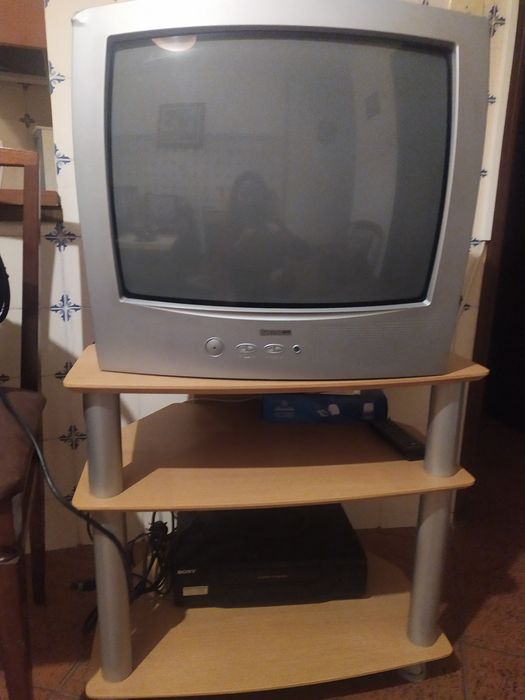 TV com móvel ou só TV Ofereço TDT