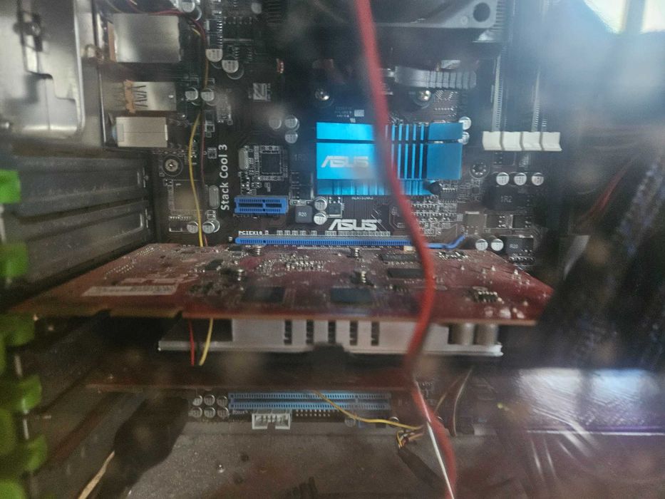 Torre de computador505991603400878084