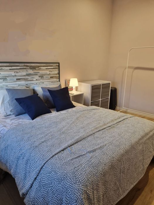 Alugo quarto mobiliado