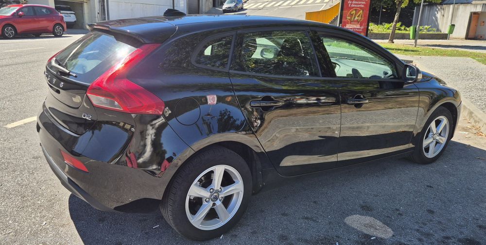 VOLVO V40 D2 kinetic