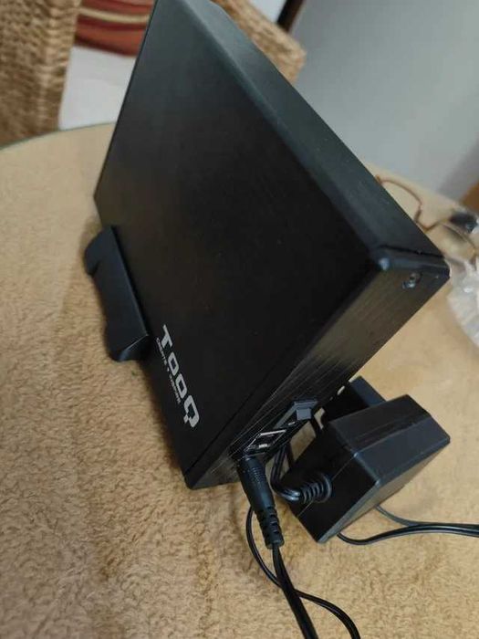 Eu vendo caixa externa para inserir um disco rígido de 3,5".