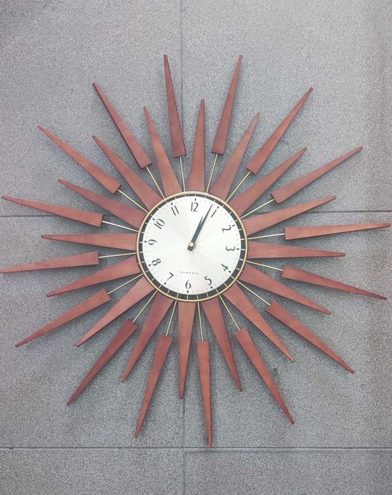 Relógio de parede marca Newgate modelo Pluto