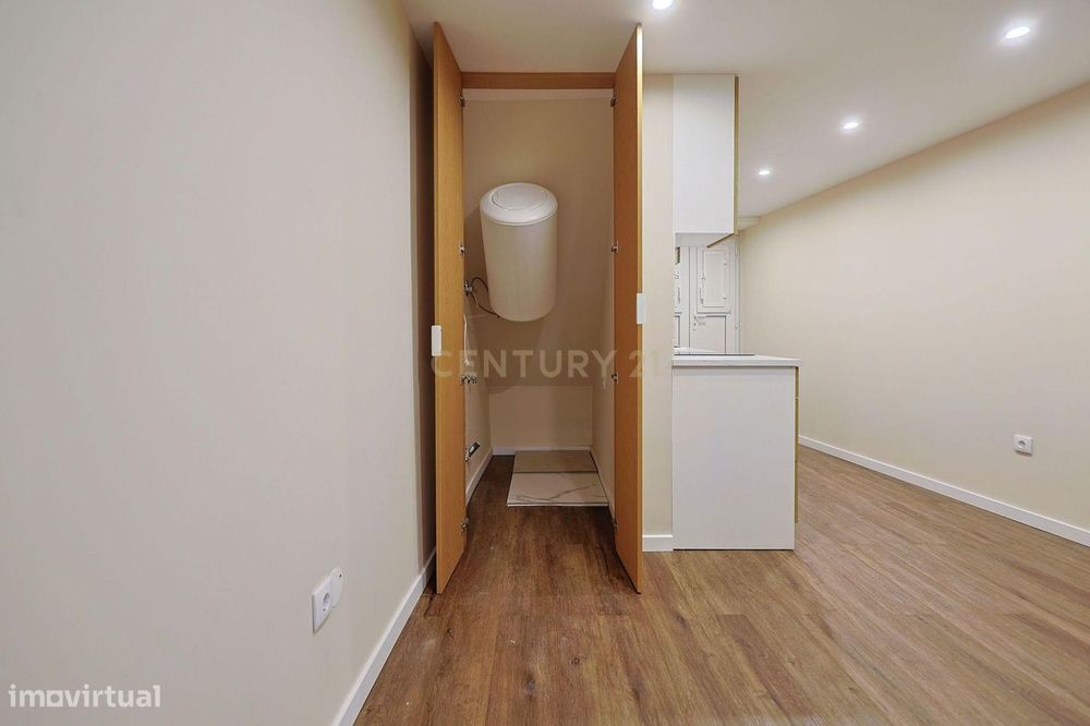 FONTE NOVA STUDIO — T0 Moderno no Coração de Setúbal