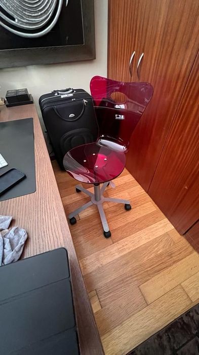 Cadeira em acrílico