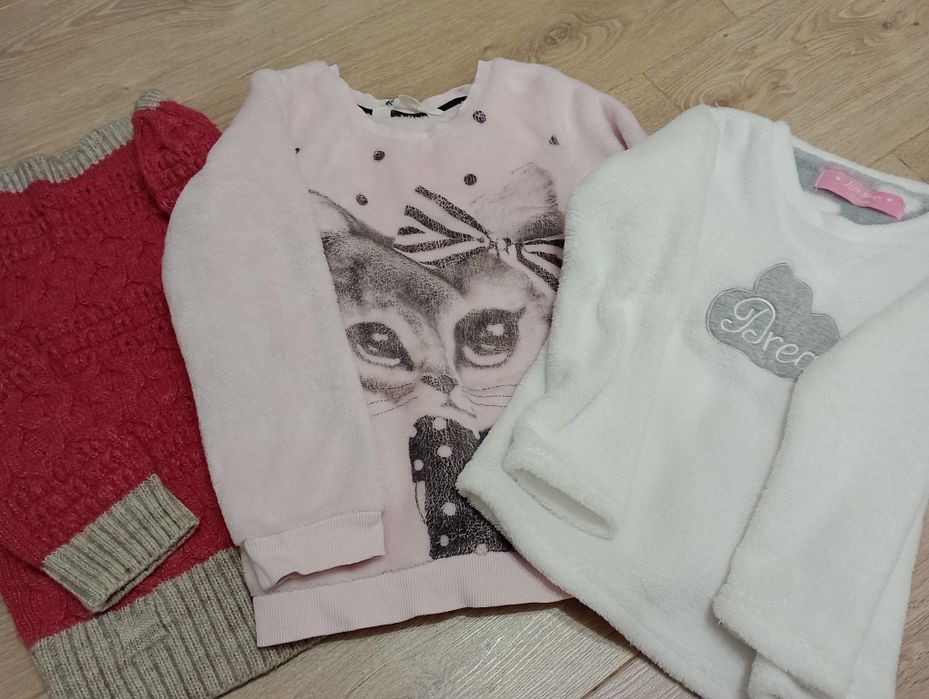 Светрик на дівчинку