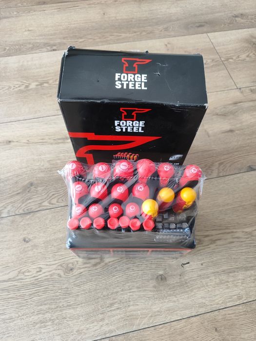 Zestaw wkrętaków z bitami Forge Steel 114 elementów