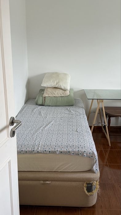 Quarto em T3, para entrada a partir de 01/09 no Casal Moinho 400€ com todas as despesas incluídas.   Interessados chamar WhatsApp 939375833