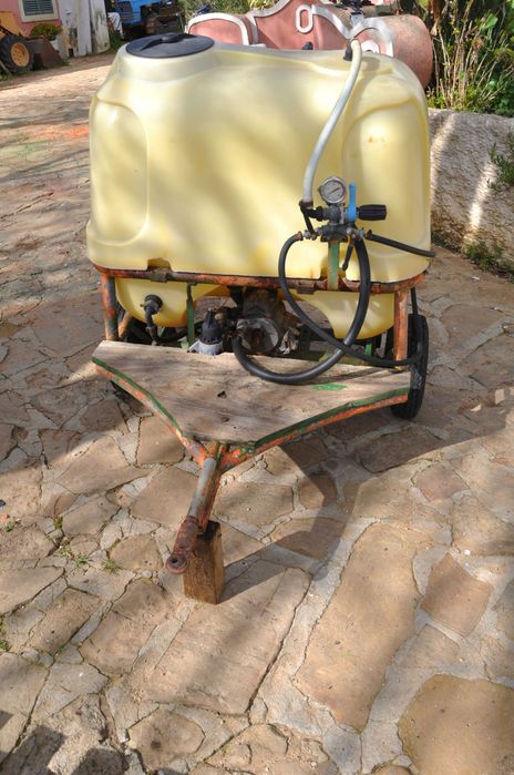 pulverizador rocha  300litros rebocável para tratores pequenos !