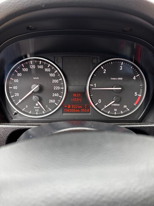 Piękne białe BMW X1 z 2013 rok z super mocnym 2.0 D 181KM