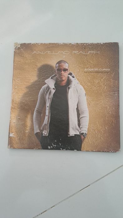CDs de música em bom estado