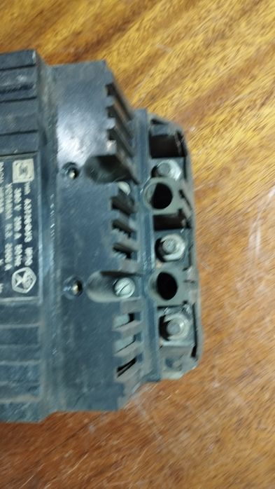 Автоматичний вимикач А3726 ФУЗ 250А