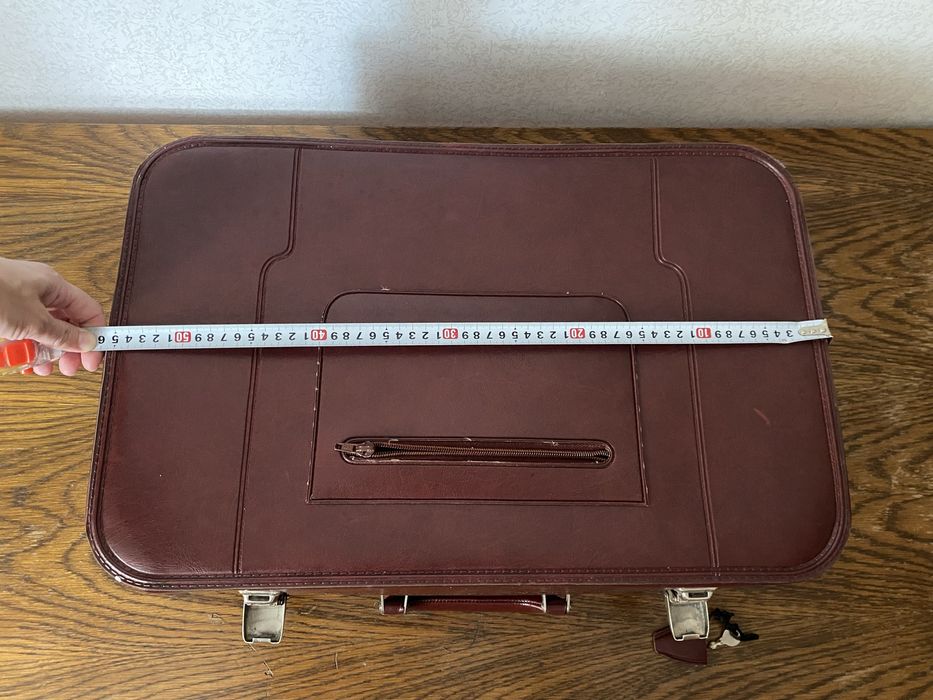 Чемодан советский , ретро , кожанный .