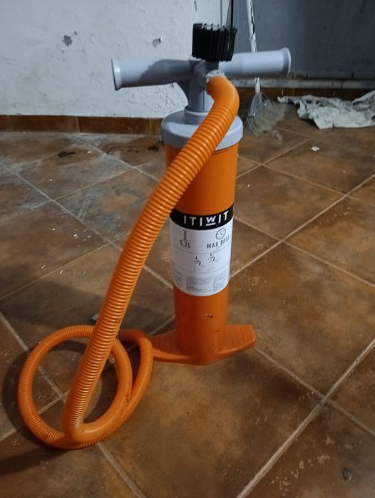 Colete salva vidas e bomba para insulflaveis