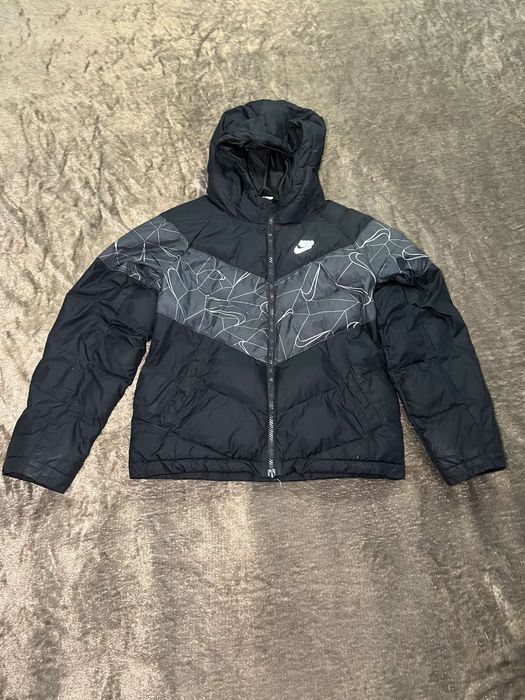 Курточка NIKE  .