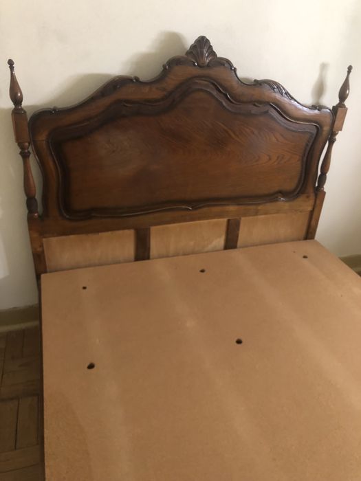 Cama em bom estado com esteado e Movel para arrumacao em bom estado