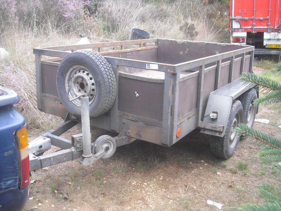 Reboque/atrelado marca GTF de 2000kg com documentos em ordem com iva