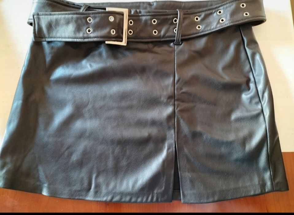 Mini saia Napa preta Pull & Bear