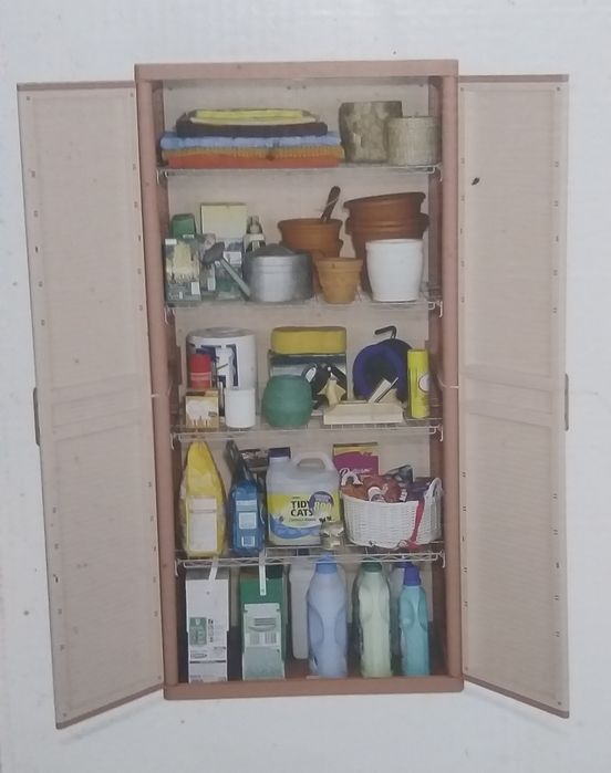 Vendo armário plástico resistente