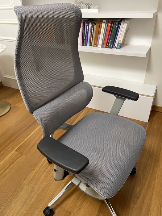 Cadeira de escritório ergonómica giratória