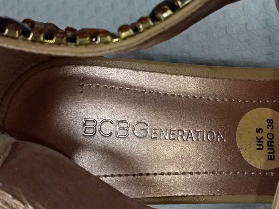 sandały beżowe BCBGeneration