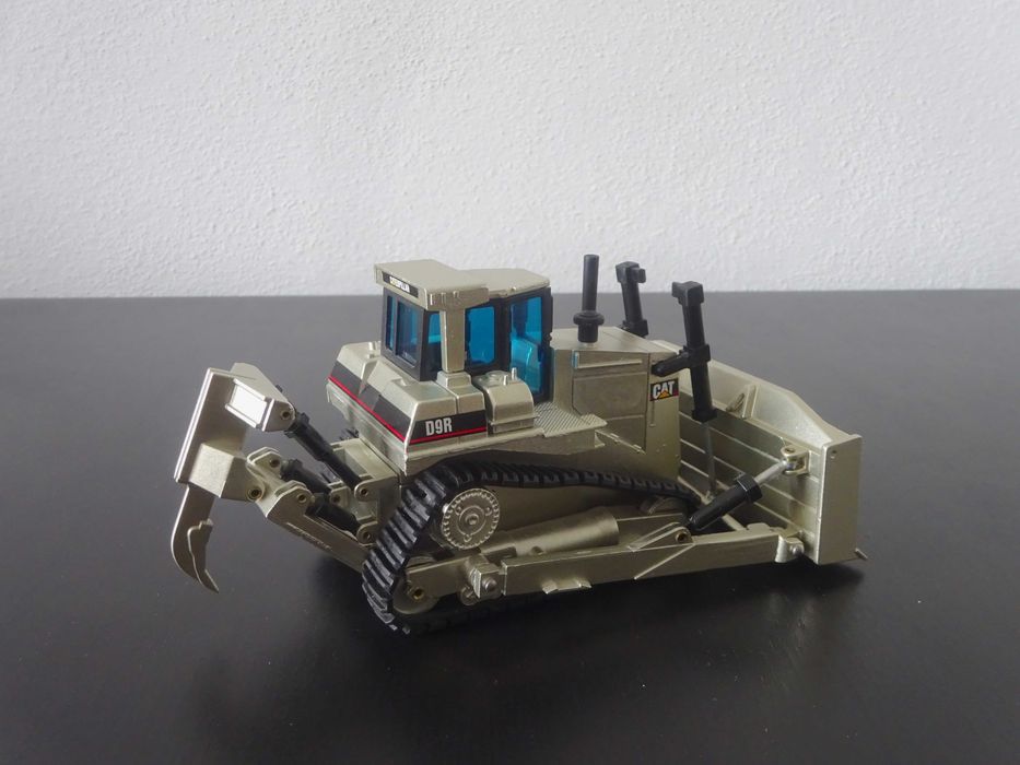 1:50 NZG CAT D9R Bulldozer "Silver"