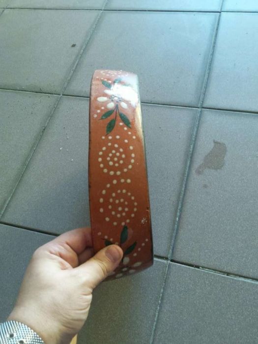 Travessa média oval de barro