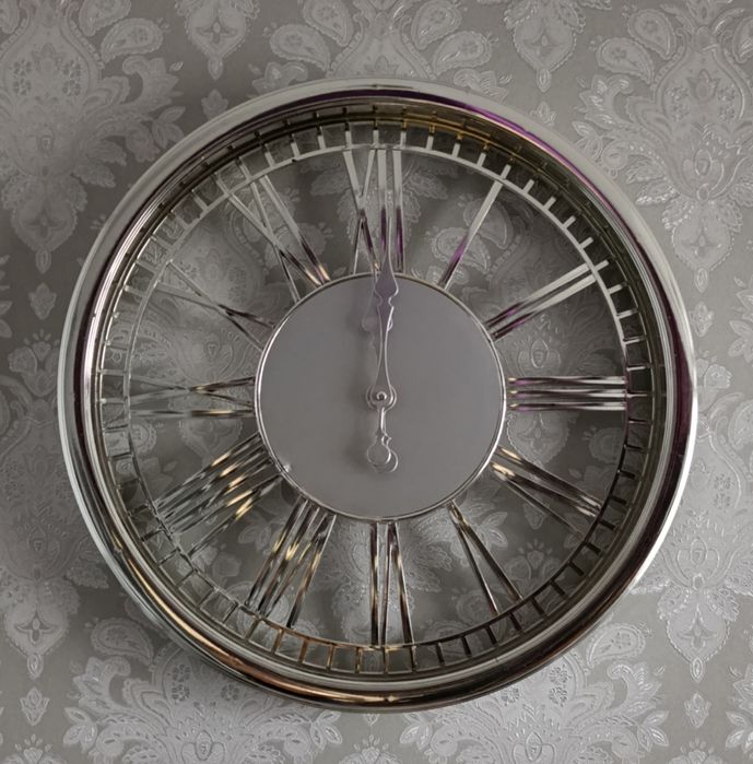 Piękny zegar ścienny glamour