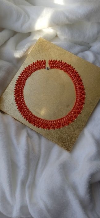 Novy naszyjnik czerwony z białym koraliki toho