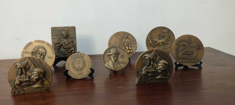 9 Medalhas comemorativos em bronze