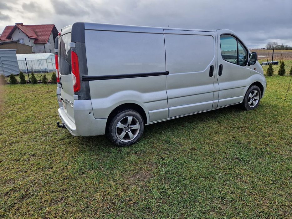 Opel VIVARO  AUTOMAT Długi LONG Klima Nowy rozrząd